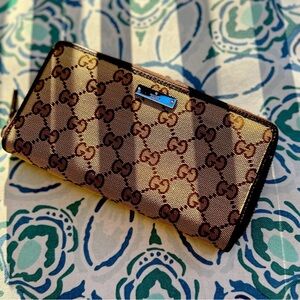 Gucci Long Zip Wallet EUC